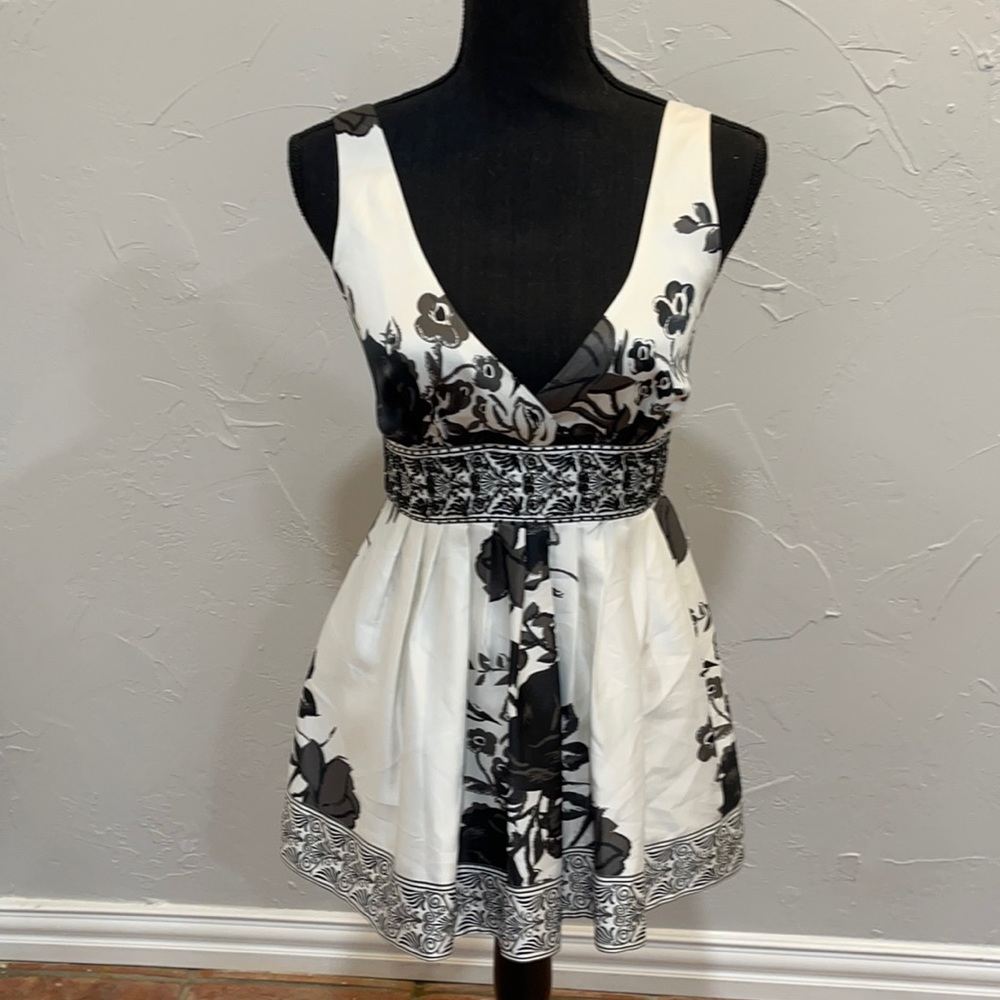 Forever 21 Black & White Floral Blouse Sheen Sz S